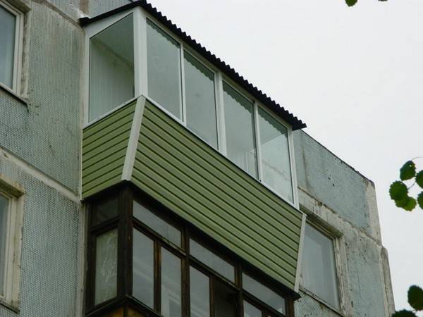 отделка сайдингом балкона снаружи