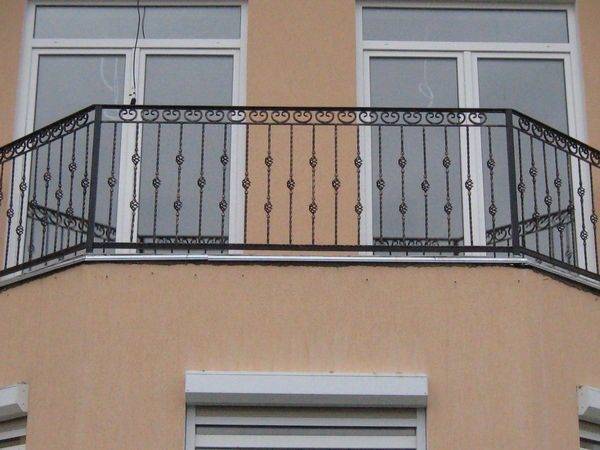 кованые ограждения балконов фото