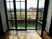 французские окна на балкон
